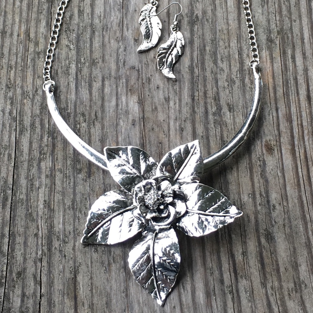 Flower statement necklace